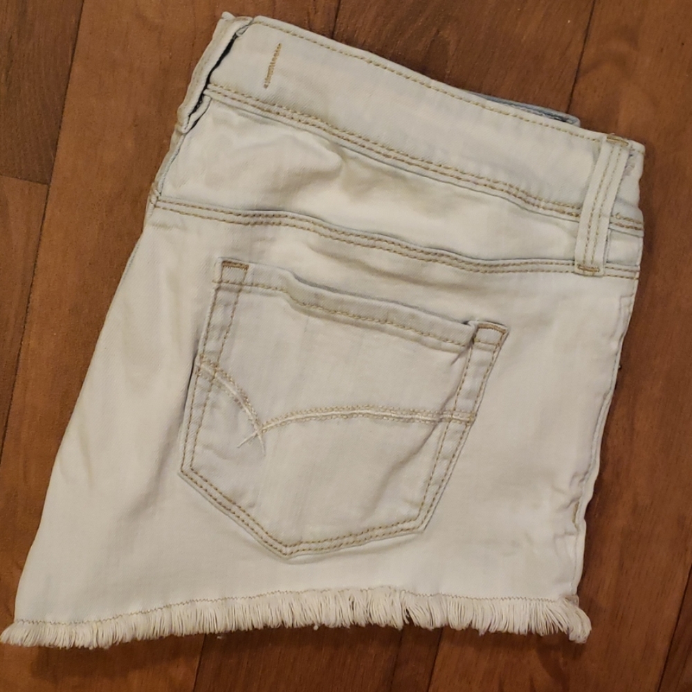 BULLHEAD Frayed Short Short
